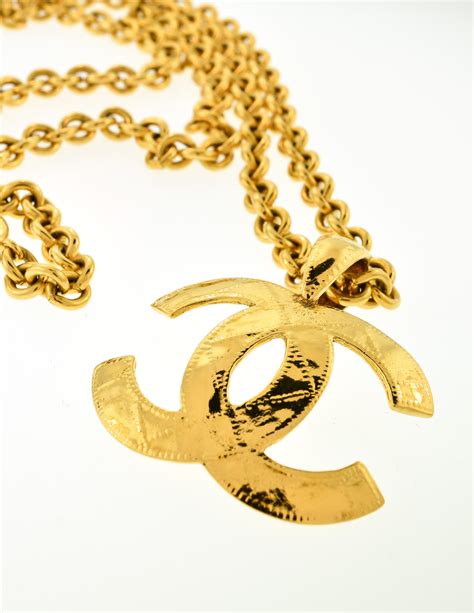 vintage chanel pendant